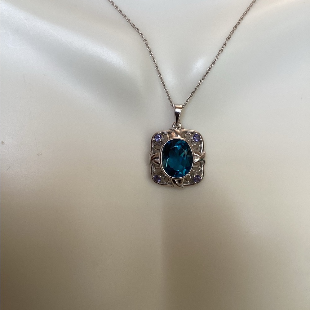 10k, LONDON BLUE TOPAZ PENDENT